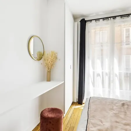 Apartment Luxury Near Monceau & Wagram Paris